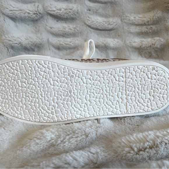 NWOT Michael Kors Girls Size 3 Tan/Gold Logo Sneaker - Picture 4 of 5